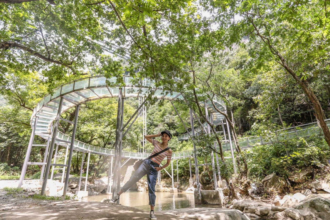 桐庐山湾湾漂流门票多少,桐庐山湾湾漂流景区在什么地方