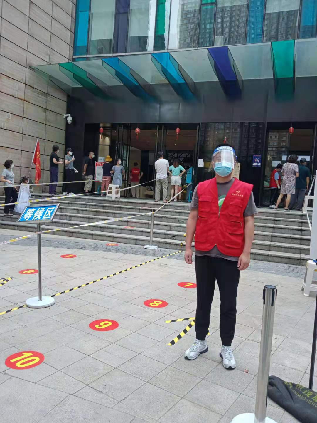 区街新闻|70多幅照片记录世茂滨江社区辖内志愿者,南京感谢你们