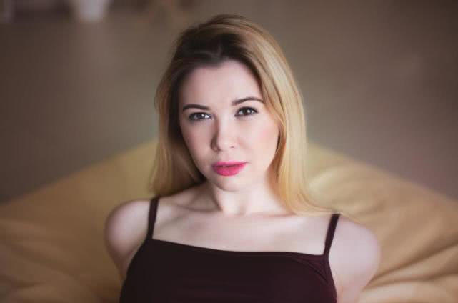 女生为什么用奶瓶喝水,如果男女用一个杯子喝水会怎样