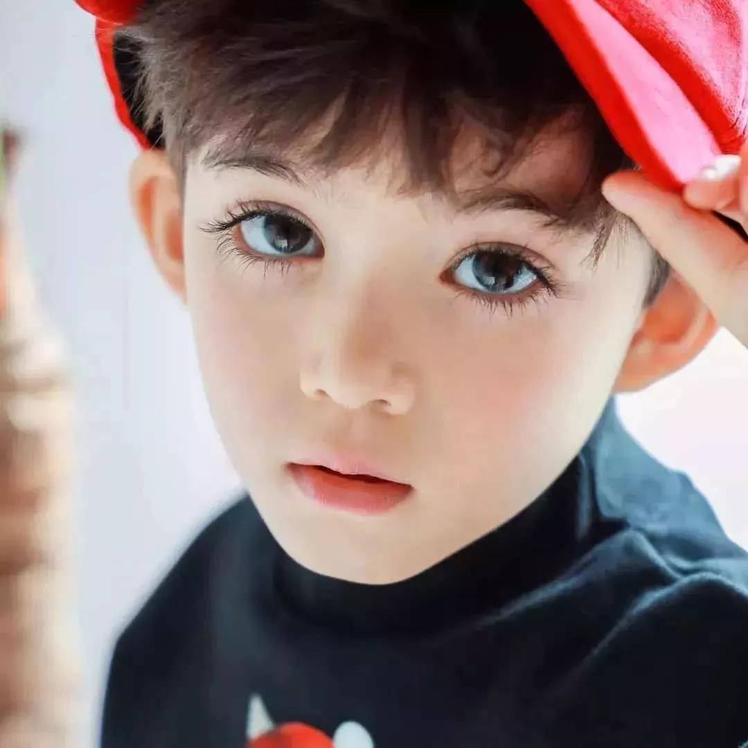 韩国神仙颜值小男孩,睫毛精小男孩韩国