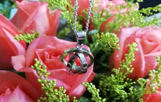 给你随身的呵护——高频布朗环境净化仪