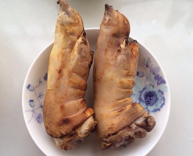 酱猪蹄的家常做法软烂视频,年夜饭酱猪蹄这样做软烂入味