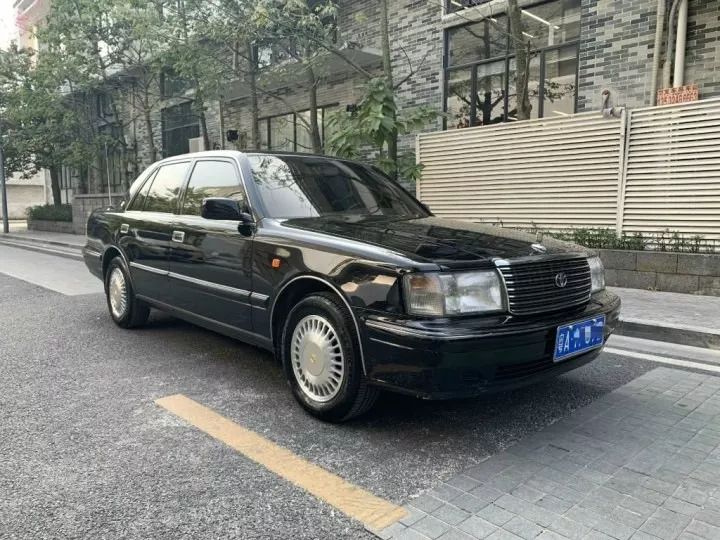 17年皇冠现在值多少钱,老皇冠千禧版多少钱