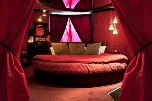 情侣酒店喜欢用圆床是因为美观吗,为什么情侣酒店都是长方形床