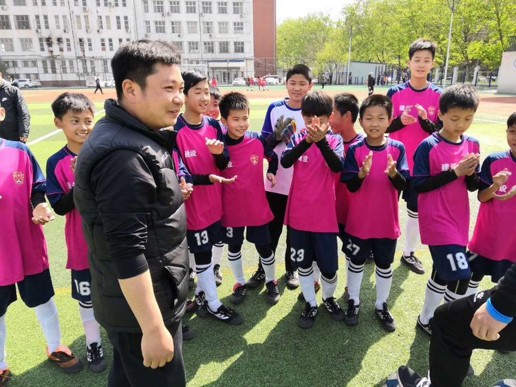 许昌市建设路小学在“市长杯”校园足球联赛中夺取男女生双冠军