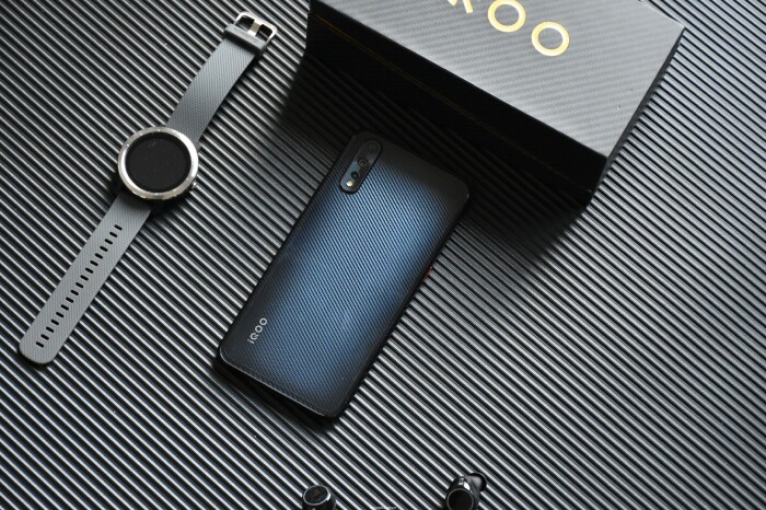 iqooneo855打王者有哪些功能,iqooneo855和竞速版的区别在哪