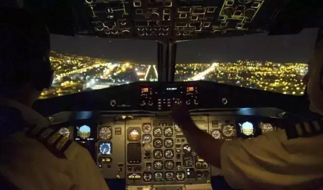 为什么香港出租车都是老皇冠,为什么香港出租车不用新皇冠