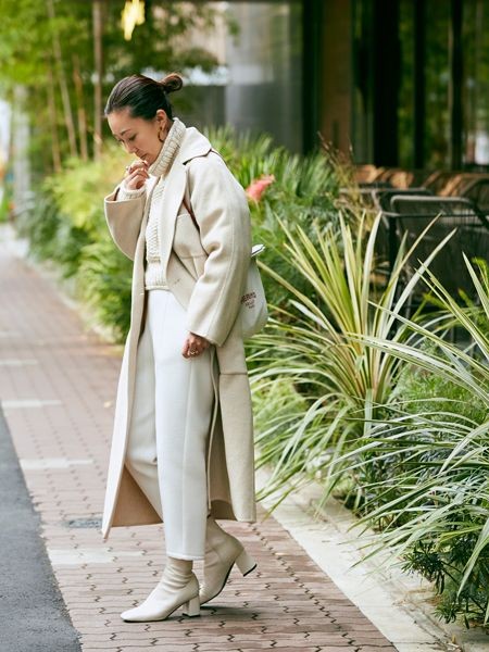 卡其同色系搭配秋冬,卡其和白色哪个更适合黄皮