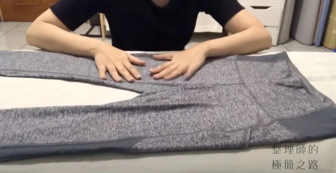收纳师教你折衣服,折厚衣服的收纳方法
