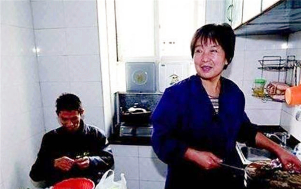 11年前，那位每天暴走10公里，割肝救子的武汉妈妈，现状如何