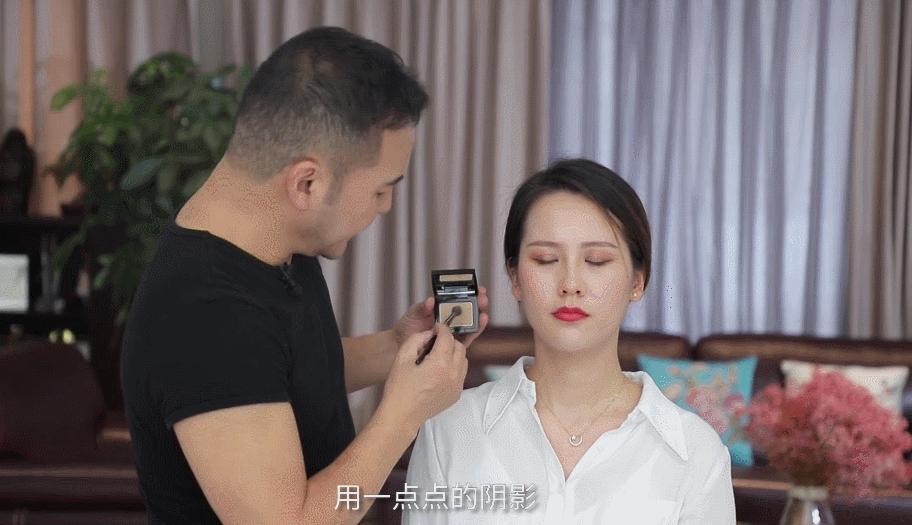 学会这些等于整容+修图！泪沟、眼袋、双下巴的超简单自救方案