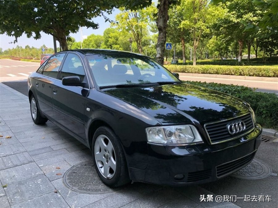 个人09年奥迪a6出售,4000块钱买一个二手沙发