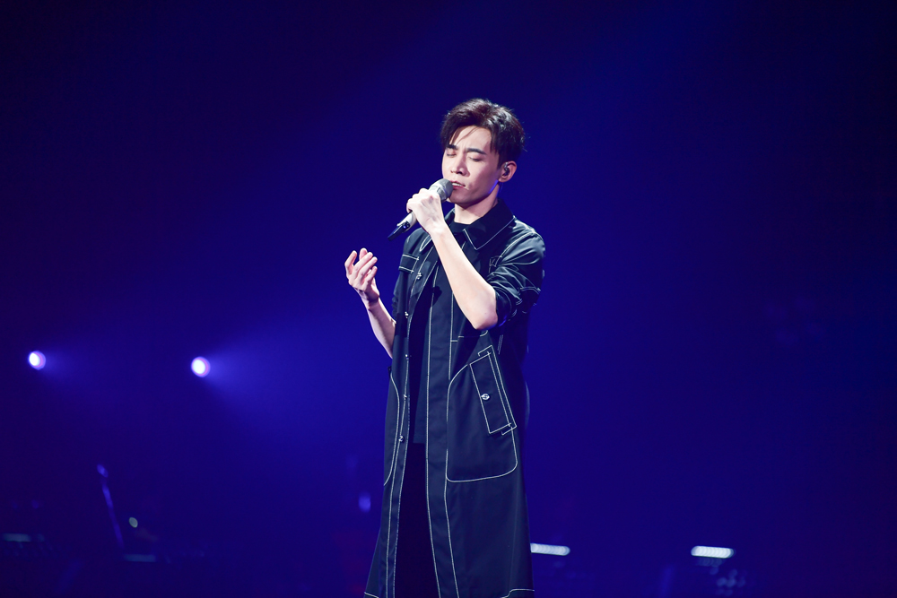 张英席和刘岩谁厉害,声入人心张英席和刘岩