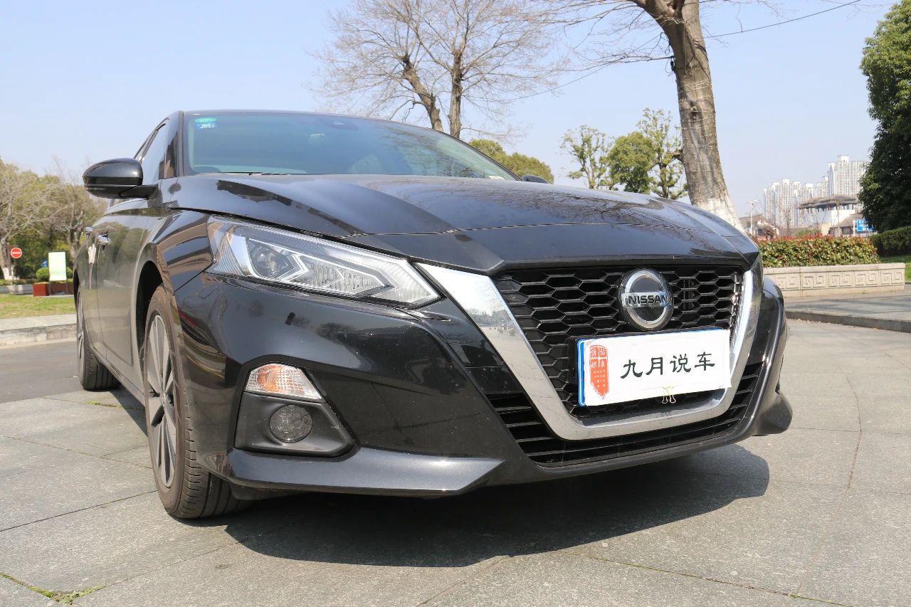 最新款天籁和第七代天籁对比,16万日系两厢车