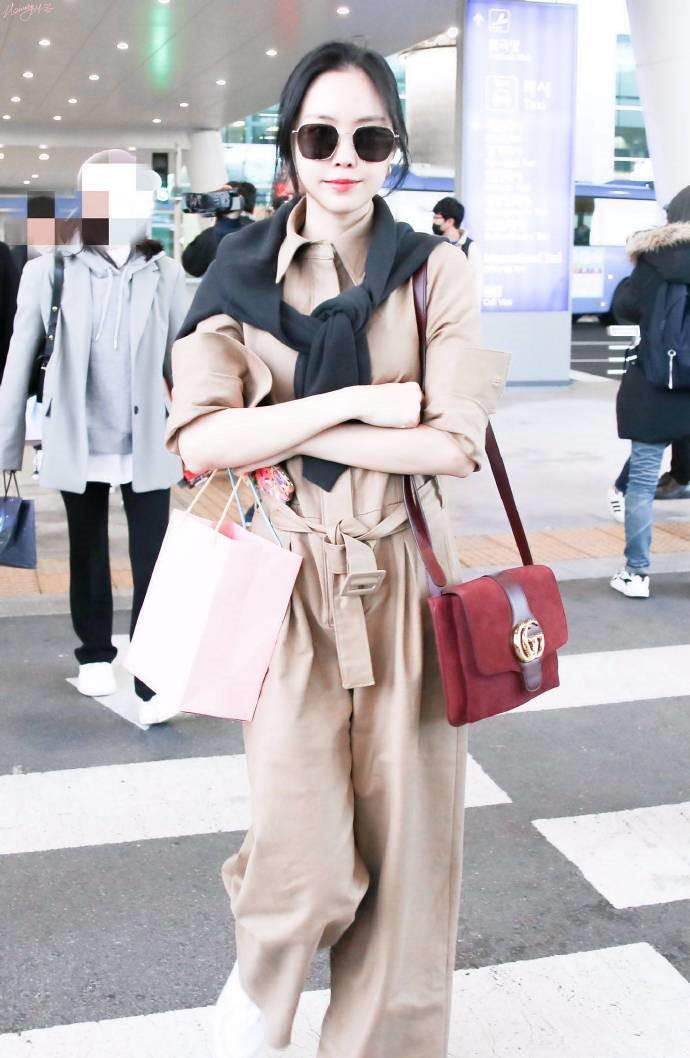 南韩妖精孙娜恩穿搭,孙娜恩春日游穿衣搭配