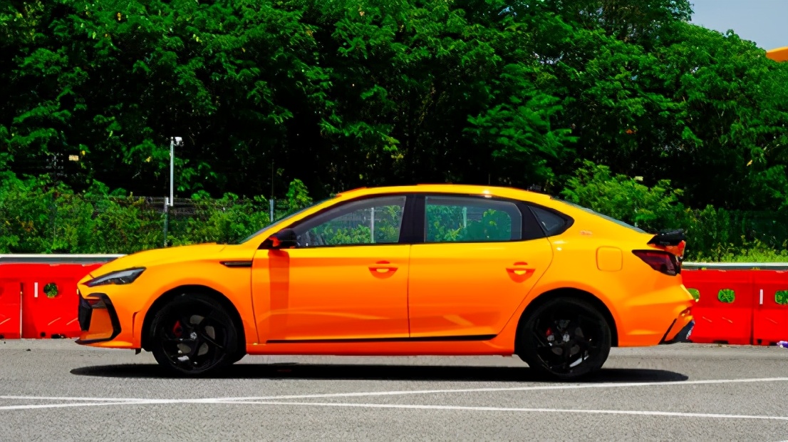 激进前卫全新mg6pro预告图发布,运动轿跑第三代mg6pro上市