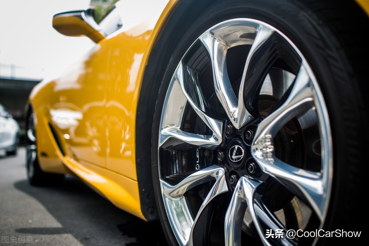 轮毂改黑绿双拼色案例,轮毂换色教程