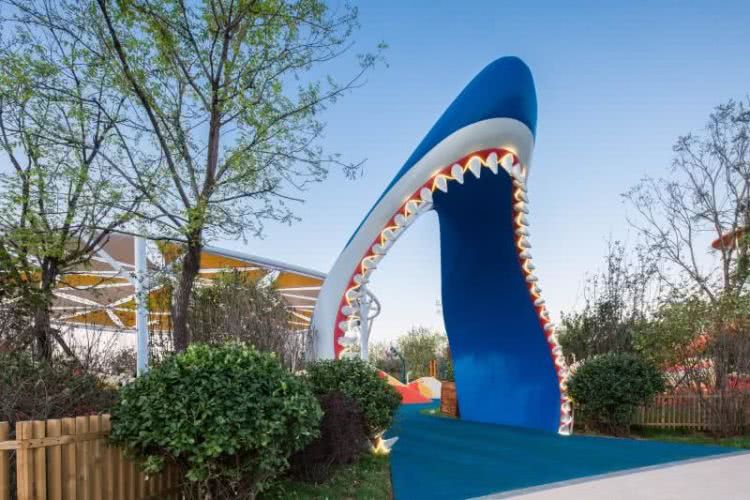 南戴河汐溪亲子酒店,北欧风情房推窗看海邂逅美景