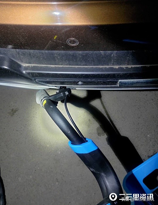 私家车停在路边被货车刮了怎么办,车停在公共车位被刮了怎么办