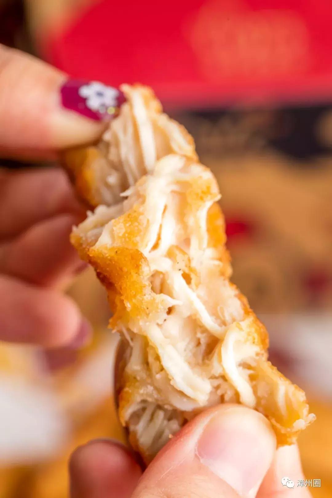 古城这家店很小,但鸡炸得好