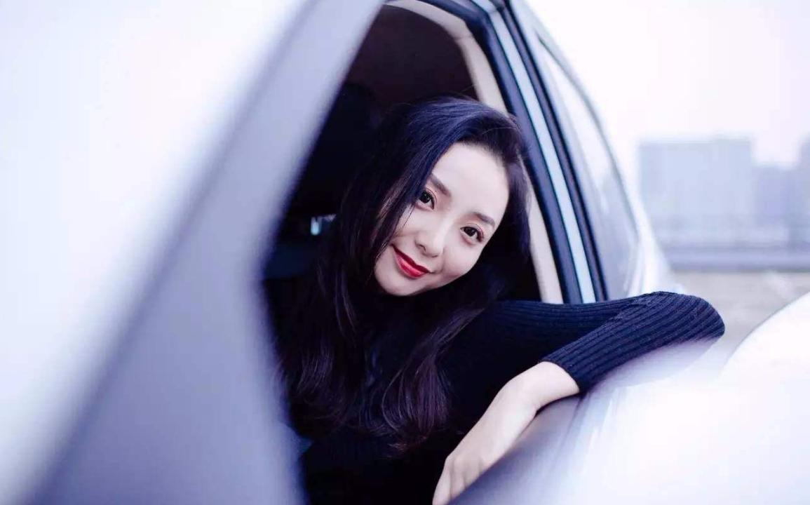 开千万“巨无霸”刚上路就被拦，女车主瞬间上头：凭啥不让我开？