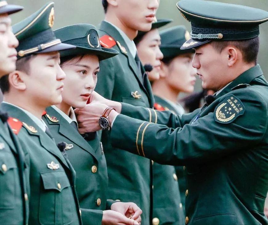 有一种爱情，叫“你的秀发拂过我的钢枪”