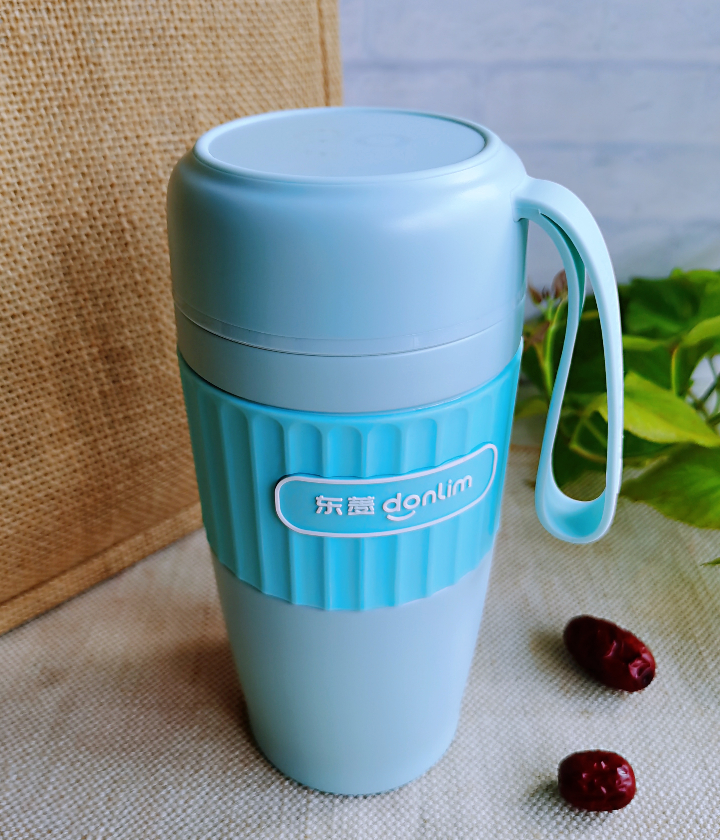 这个网红全能小杯一键搞定红枣豆米糊，开盖即饮，一杯元气满满