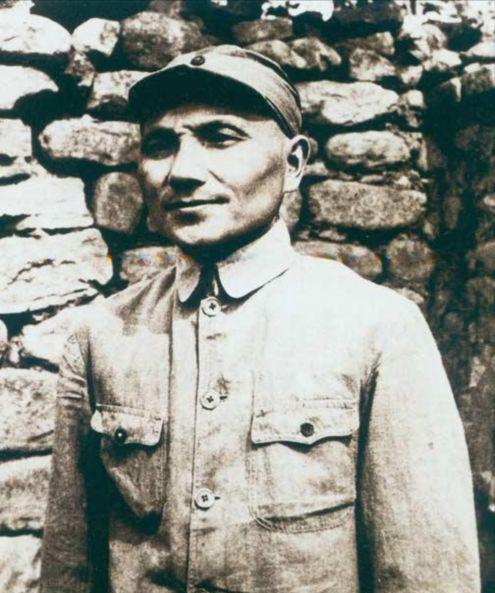 毛主席、周恩来、*小平邓**三位领袖是怎么过春节的?