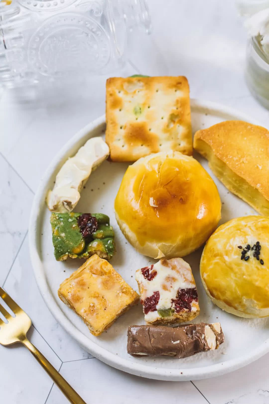 体育西这间甜品店，一屋子都是鲜花，还没有正式菜单……