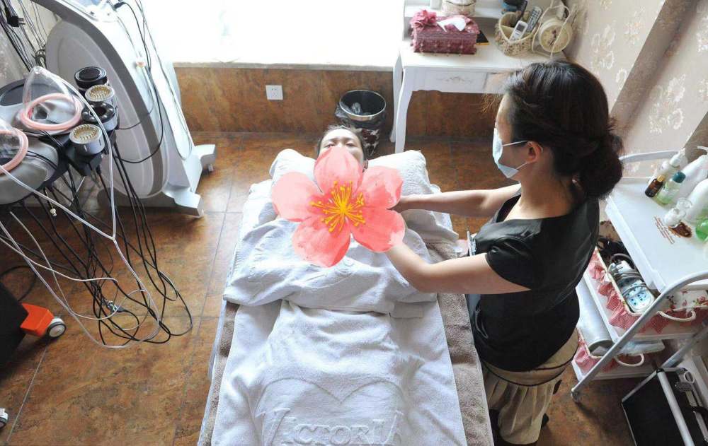 宝妈没奶水催乳师怎么催出来的,孕妈生完孩子没奶水怎么催乳