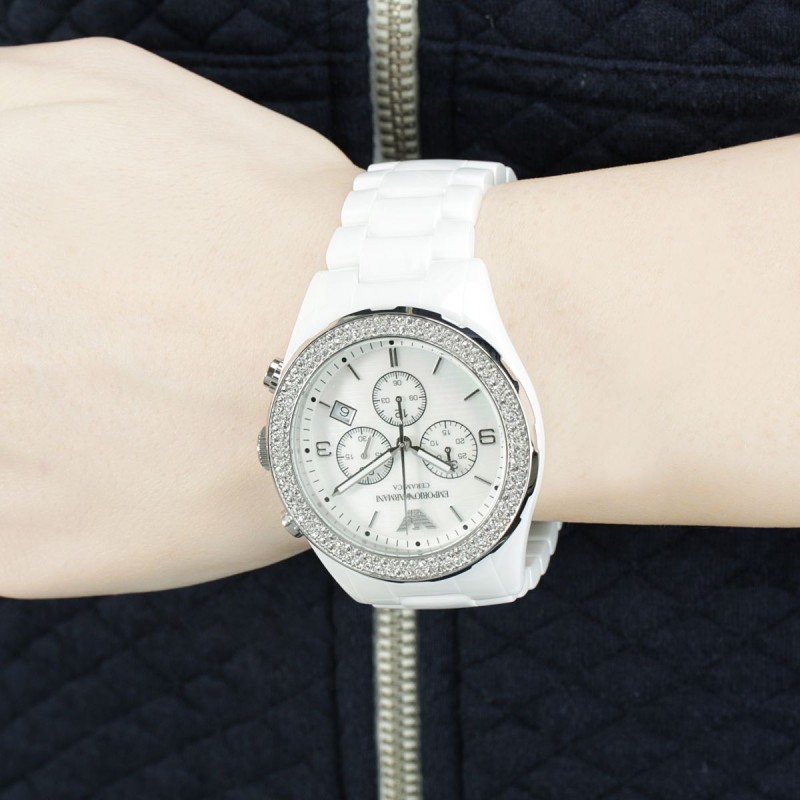 拥有阿玛尼手表，通往优雅女神之路