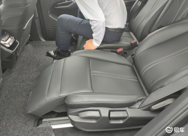 凯捷六座头等舱,五菱凯捷头等舱座椅