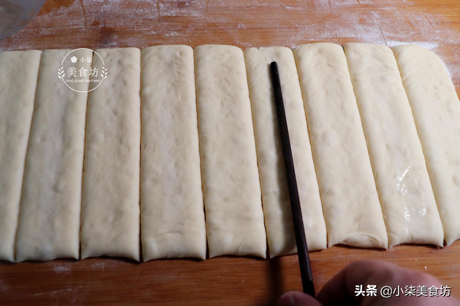 油条当天怎么炸出来又软又蓬松,油条不用泡打粉怎么做酥脆松软