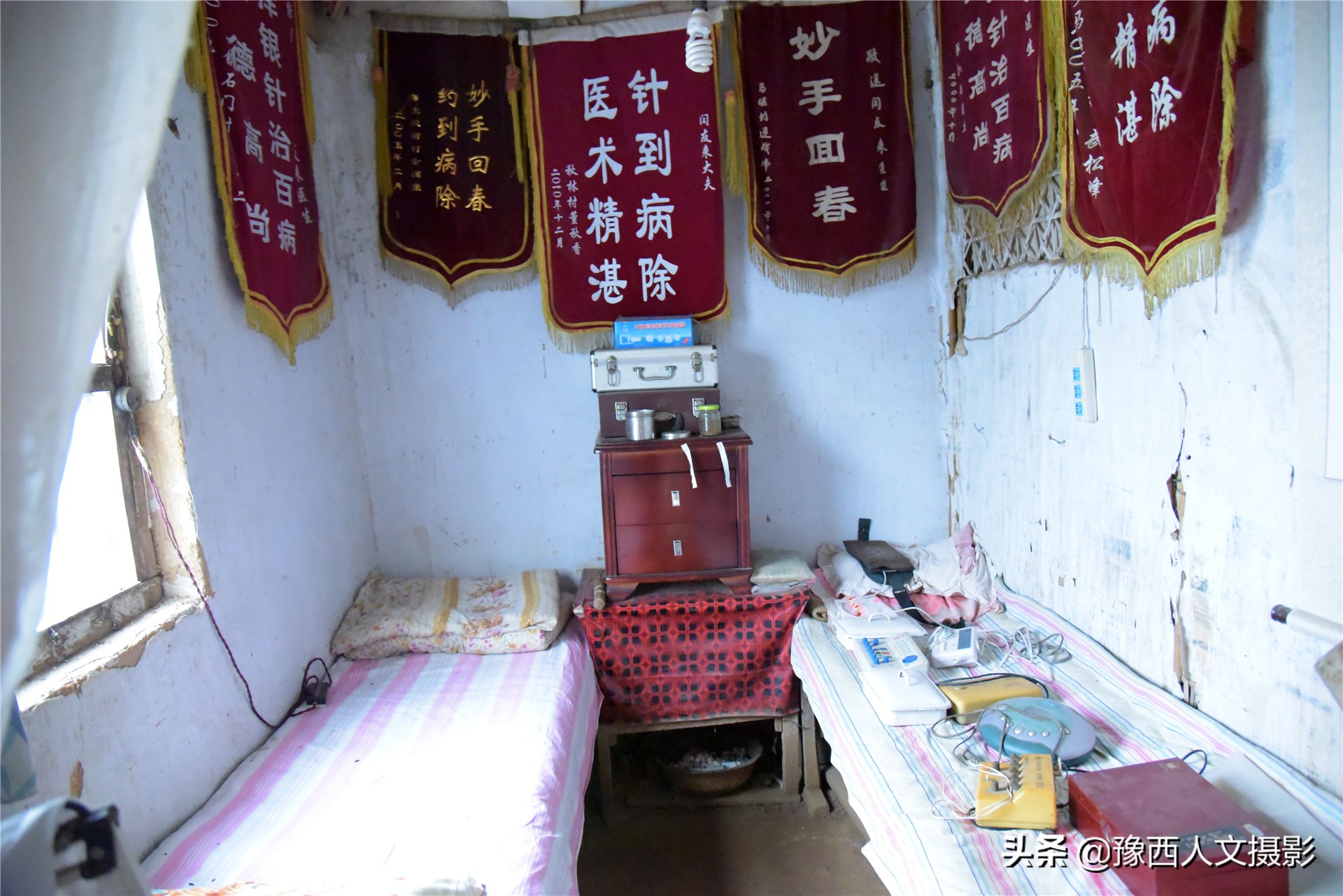 83岁老人坚持学习33年,83岁老中医自学成才