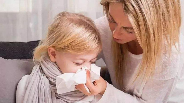 宝宝总是打喷嚏是肺气虚,宝宝总打喷嚏是感冒了