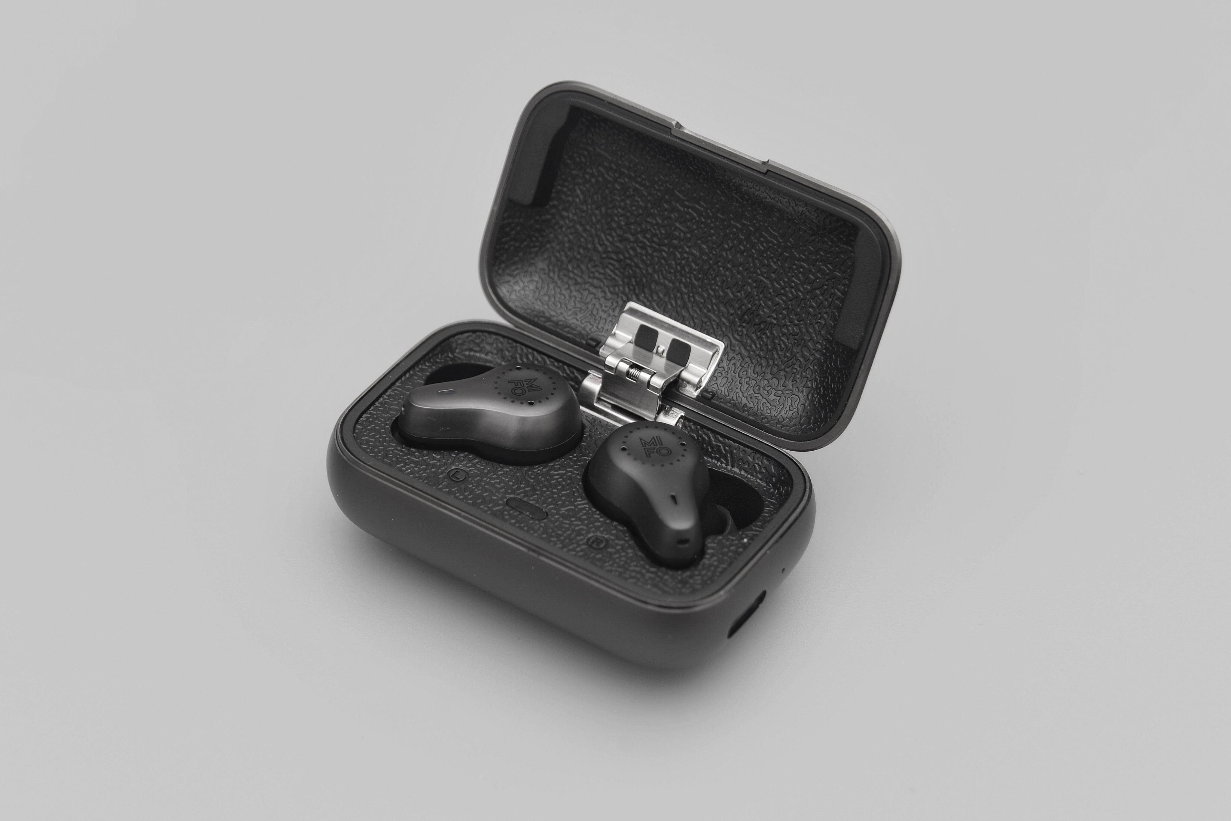 抗30km/h风噪是亮点，日常使用无压力。体验mifoO7蓝牙耳机