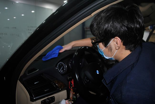 洗车不专业的坏处,洗车不干净全车有污点