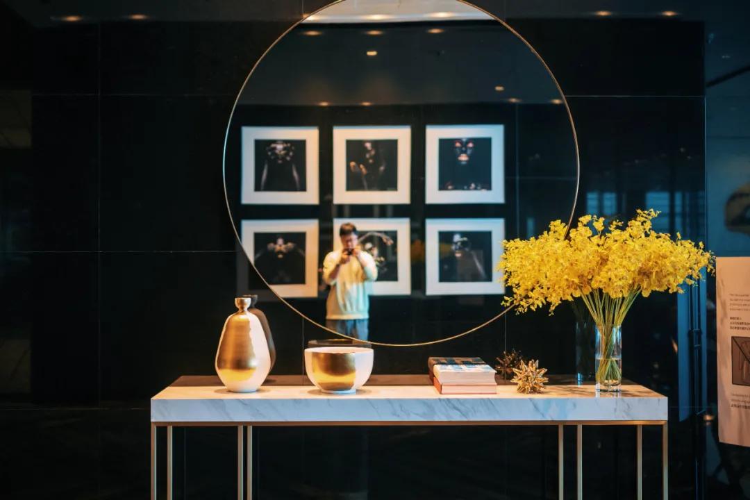 把繁华踩在脚下,将吃喝囊括周边。去长沙要住地标里