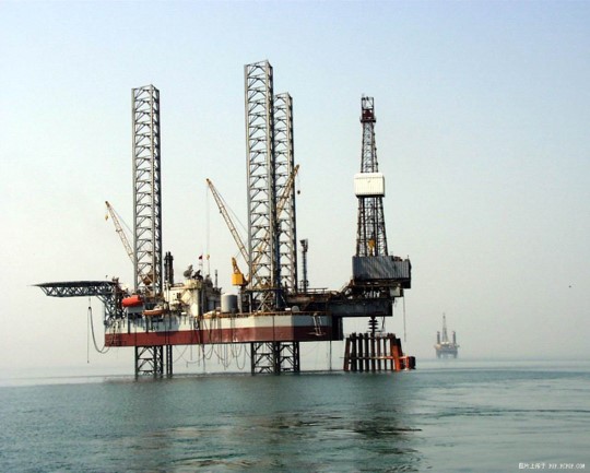 海工船装备,海工船与石油平台