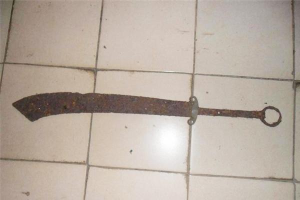 9旬老人跳河救人,九旬老人凌晨落水