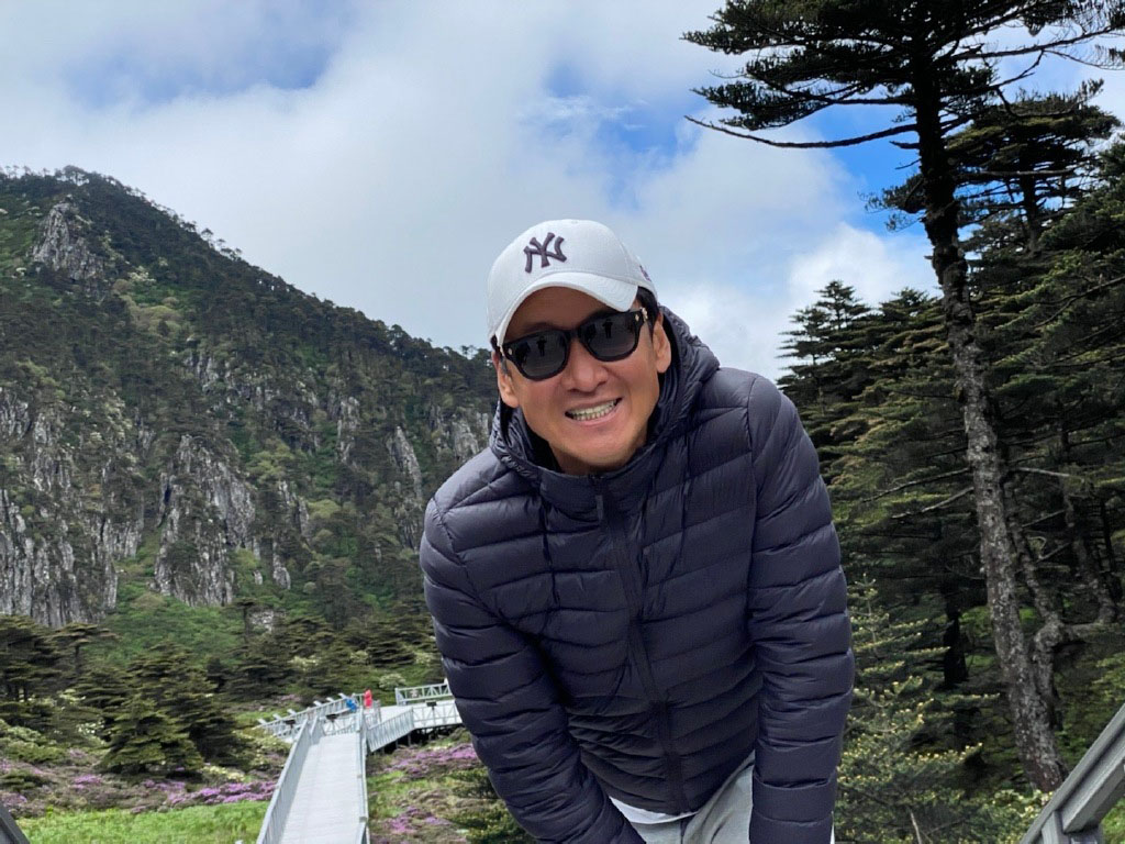 周杰逆袭表情包,周杰站在台上表情包