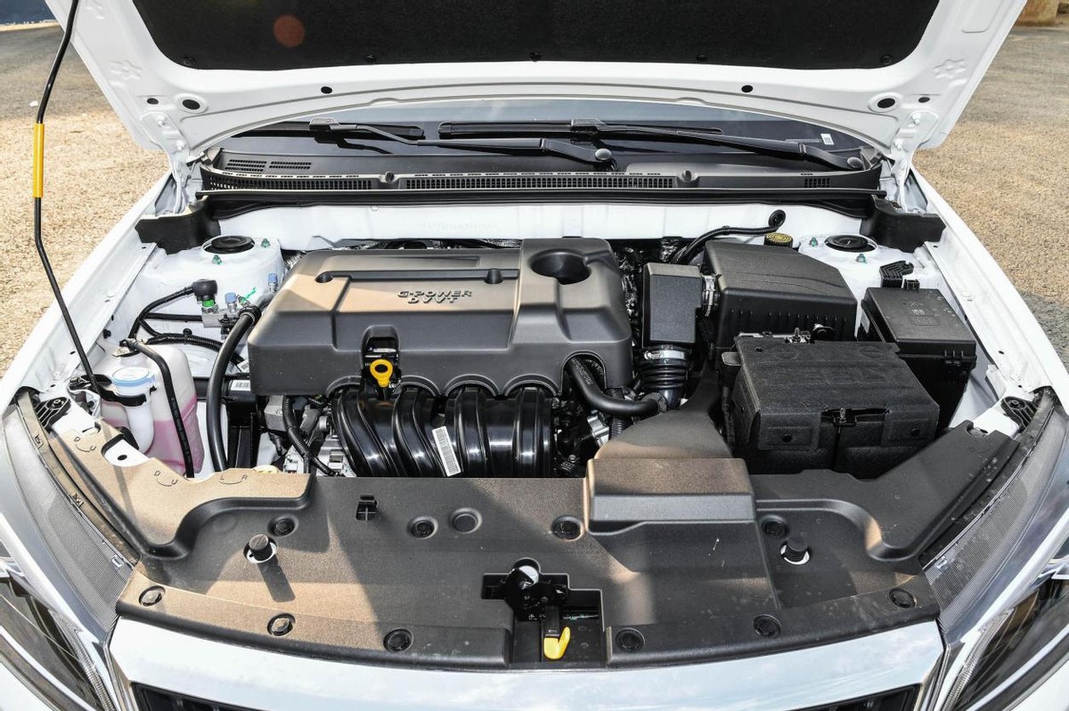 高颜值之选三款平民性能轿车推荐,这两款中级轿车10万的价格你选谁