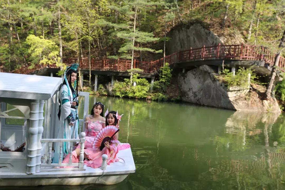 写意云山秀水国画图片,写意山水林间幽境