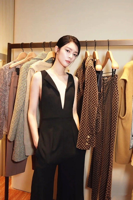 傅菁孟美岐衣服差别,傅菁和孟美岐同框