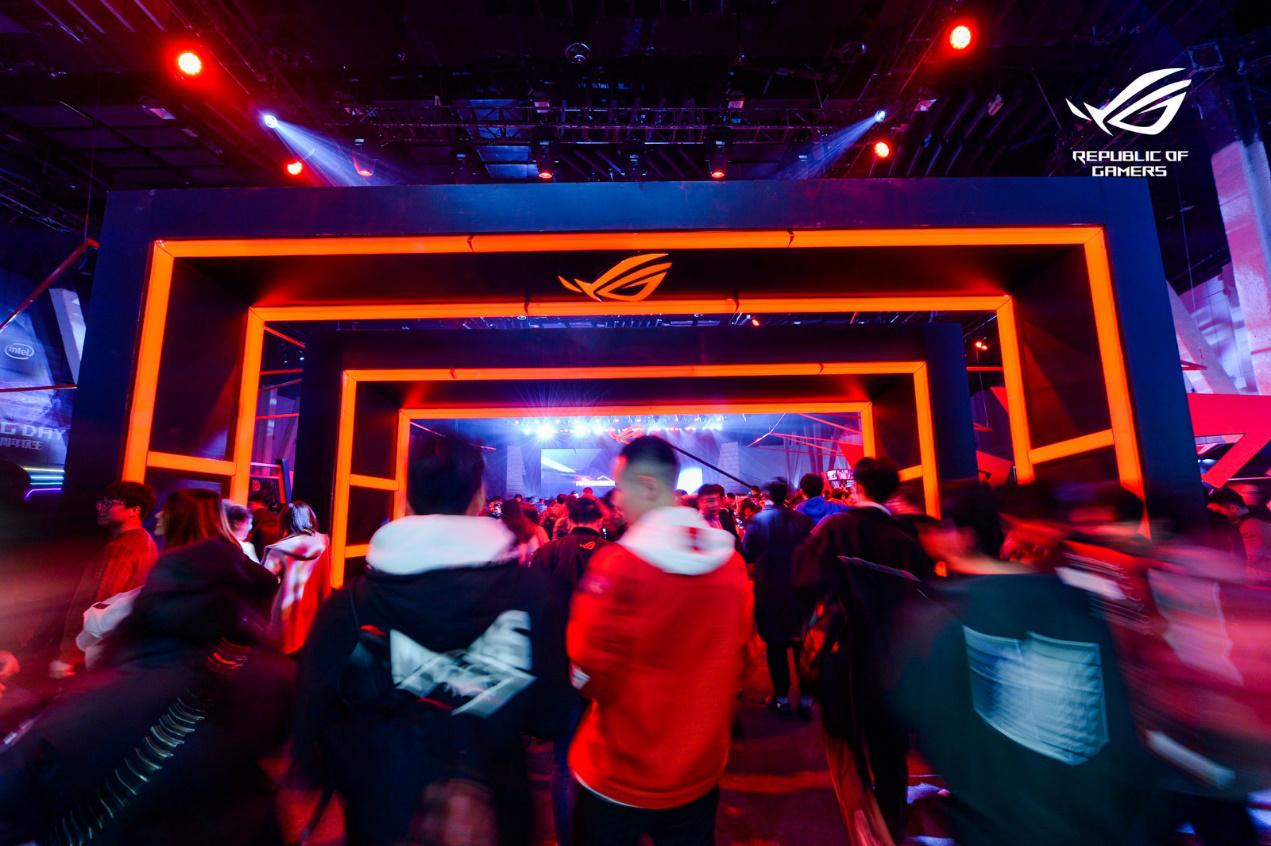 鍗庣rog淇′话鐩涗細,2018鍗庣rog