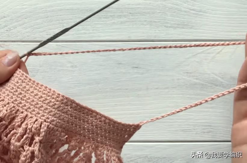 蝴蝶图案的塑料网格串珠包包教程,空心线塑料网格包包编织教程