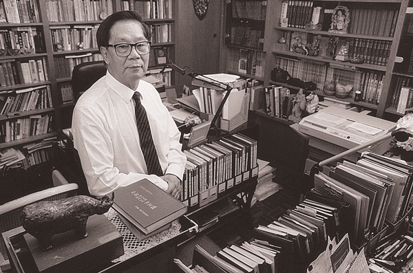 柏杨对明朝的态度,柏杨一生的经历