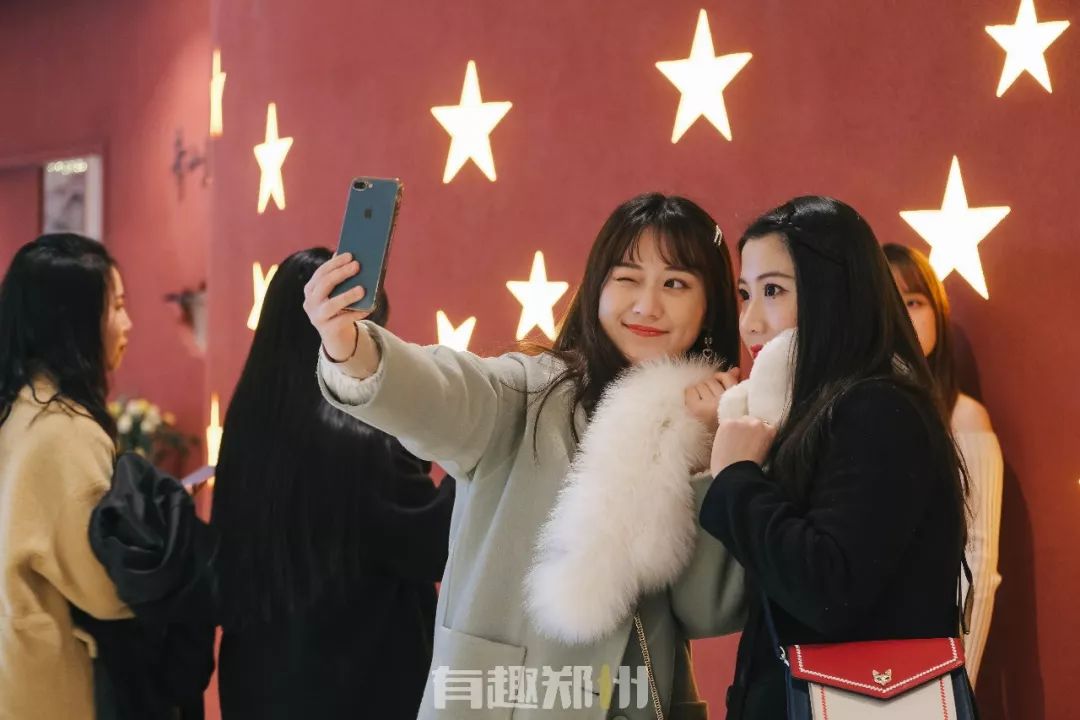 实地测评,周末被挤爆的郑州建业凯旋广场,到底有什么好逛的?