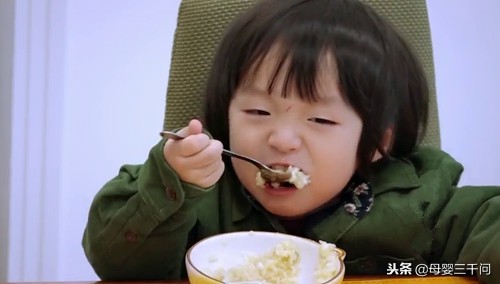 孩子三岁不会自己吃饭,7岁的孩子不会自己吃饭