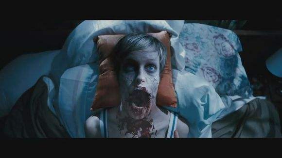 戴着恐怖面具的人是不是很可怕 (恐怖存在的意义是让人变得勇敢)